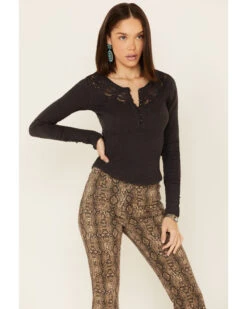 Show Me Your Mumu Women's Snake Print Berkeley Bell Bottoms -Modern Fashion Sales 2000330720 900 P3