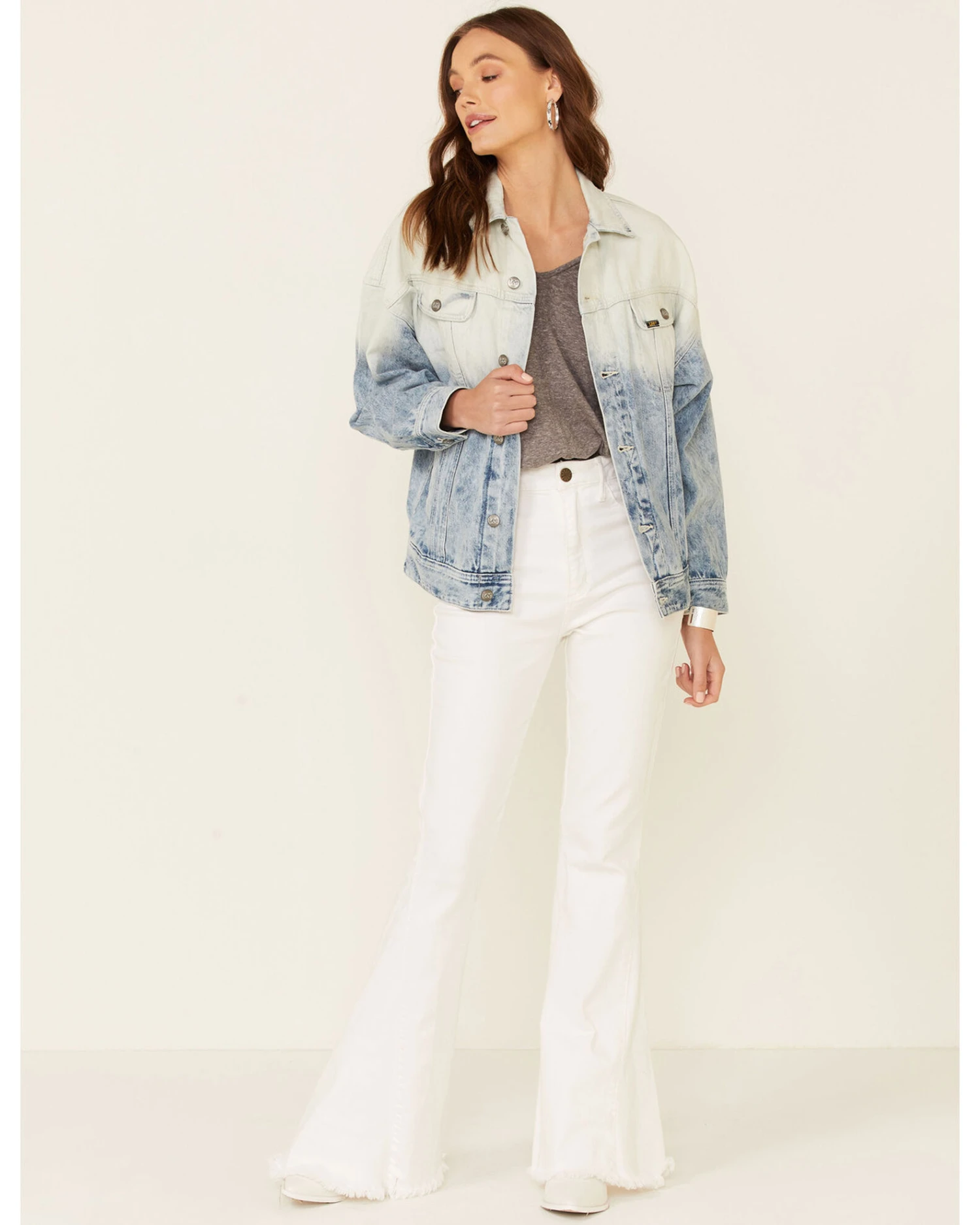 Lee Women's Light Acid Wash Oversized Denim Button Down Trucker Jacket 2 Lee Women's Light Acid Wash Oversized Denim Button Down Trucker Jacket - Image 2