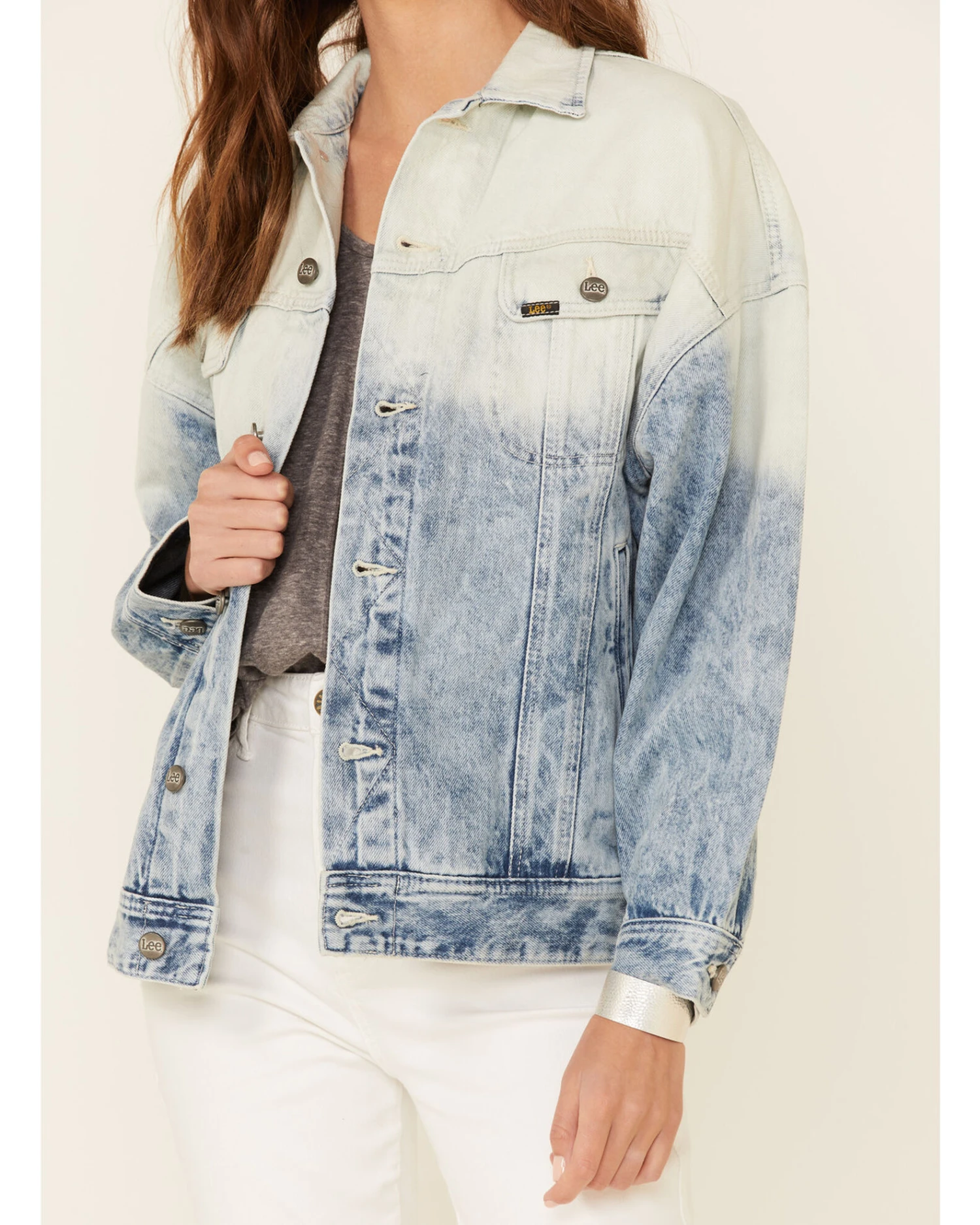 Lee Women's Light Acid Wash Oversized Denim Button Down Trucker Jacket 3 Lee Women's Light Acid Wash Oversized Denim Button Down Trucker Jacket - Image 3