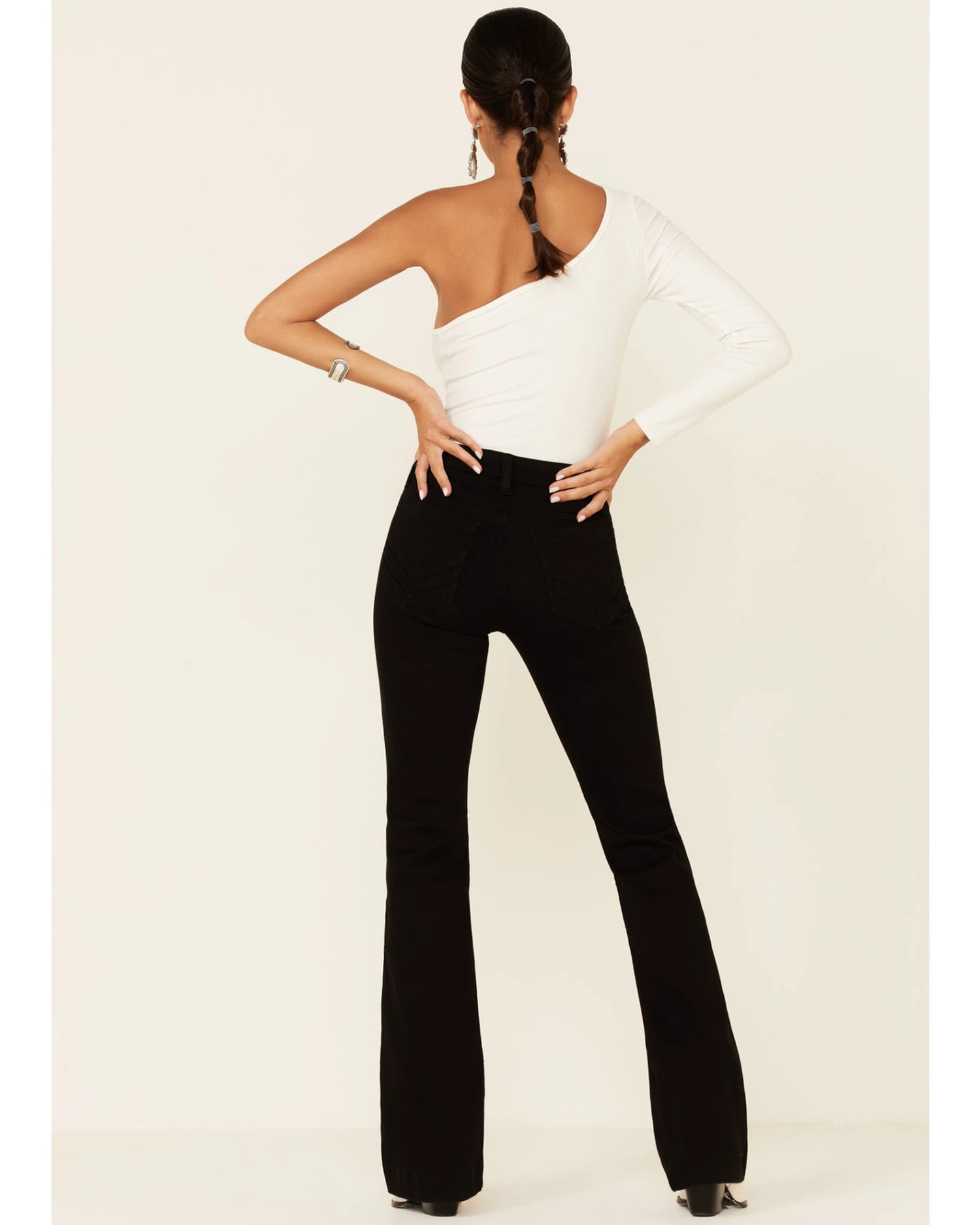 Shyanne Women's Seamed Pockets Mid Rise Bootcut Jeans 2 Shyanne Women's Seamed Pockets Mid Rise Bootcut Jeans - Image 2