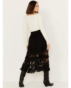 Shyanne Women's Diamond Embroidered Mesh Skirt -Modern Fashion Sales 2000386670 001 P4